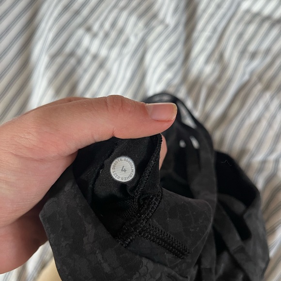 LULULEMON ENERGY BRA sports bra black size 4 - Picture 4 of 5